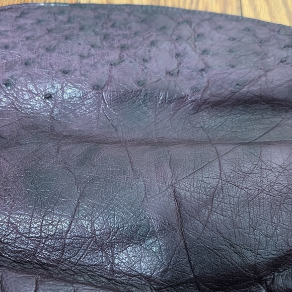 Purple Ostrich Texture Shoulder Bag adjustable‎ strap gold tone hardware - Picture 3 of 16